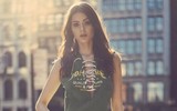 [ẢNH] Nỗi kinh hoàng của người mẫu nóng bỏng khi ủng hộ Tổng thống Trump