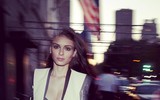 [ẢNH] Nỗi kinh hoàng của người mẫu nóng bỏng khi ủng hộ Tổng thống Trump