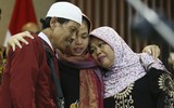 [ẢNH] Nữ bị cáo người Indonesia vụ sát hại công dân Triều Tiên mang hộ chiếu Kim Chol mừng vui được thả