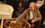 [ẢNH] Thú cưng, quà sinh nhật đặc biệt của Tổng thống Nga Vladimir Putin