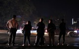 [ẢNH] Người dân Venezuela tìm cách 