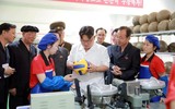 [ẢNH] Chủ tịch Kim Jong-un thị sát các cơ sở kinh tế của Triều Tiên