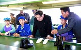 [ẢNH] Chủ tịch Kim Jong-un thị sát các cơ sở kinh tế của Triều Tiên