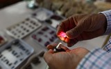[ẢNH] Liều mạng mưu sinh ở các mỏ khai thác đá ruby Myanmar