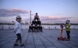 [ẢNH] Thú vị cách giải nhiệt mùa hè của người dân Bình Nhưỡng