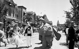 [ẢNH] Ảnh hiếm về lễ khai trương Công viên giải trí Disneyland tại Mỹ năm 1955
