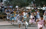 [ẢNH] Ảnh hiếm về lễ khai trương Công viên giải trí Disneyland tại Mỹ năm 1955