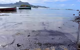 [ẢNH] Tình trạng khẩn cấp ở Mauritius sau sự cố tràn dầu