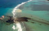 [ẢNH] Tình trạng khẩn cấp ở Mauritius sau sự cố tràn dầu