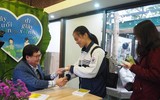 Phố sách Hà Nội chật kín người chờ nhà văn Nguyễn Nhật Ánh ký tặng sách