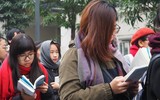 Phố sách Hà Nội chật kín người chờ nhà văn Nguyễn Nhật Ánh ký tặng sách