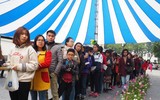 Phố sách Hà Nội chật kín người chờ nhà văn Nguyễn Nhật Ánh ký tặng sách