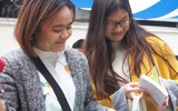 Phố sách Hà Nội chật kín người chờ nhà văn Nguyễn Nhật Ánh ký tặng sách