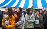 Phố sách Hà Nội chật kín người chờ nhà văn Nguyễn Nhật Ánh ký tặng sách