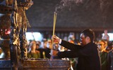 Không ngại chen chúc, biển người dự lễ khai ấn đền Trần 2018