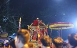 Không ngại chen chúc, biển người dự lễ khai ấn đền Trần 2018