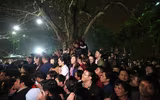 Không ngại chen chúc, biển người dự lễ khai ấn đền Trần 2018