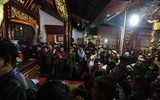 Không ngại chen chúc, biển người dự lễ khai ấn đền Trần 2018