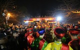 Không ngại chen chúc, biển người dự lễ khai ấn đền Trần 2018