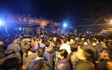 Không ngại chen chúc, biển người dự lễ khai ấn đền Trần 2018