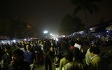 Không ngại chen chúc, biển người dự lễ khai ấn đền Trần 2018