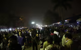 Không ngại chen chúc, biển người dự lễ khai ấn đền Trần 2018
