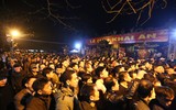 Không ngại chen chúc, biển người dự lễ khai ấn đền Trần 2018