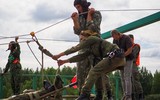 [ẢNH] Nữ chiến sĩ quân y Việt Nam tranh tài tại nội dung Sơ cứu chiến trường
