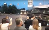 [ẢNH] Buk-M1 của Ukraine khiến người dân hú vía vì sự cố xảy ra khi duyệt binh