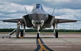[ẢNH] Tia chớp tàng hình F-35A của Mỹ cắm đầu xuống đất khi hạ cánh lỗi