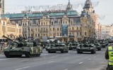 [ẢNH] Ukraine duyệt binh khoe sức mạnh quân sự không thua kém Nga