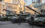 [ẢNH] Ukraine duyệt binh khoe sức mạnh quân sự không thua kém Nga