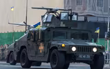 [ẢNH] Ukraine duyệt binh khoe sức mạnh quân sự không thua kém Nga