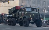 [ẢNH] Ukraine duyệt binh khoe sức mạnh quân sự không thua kém Nga