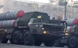 [ẢNH] Ukraine duyệt binh khoe sức mạnh quân sự không thua kém Nga