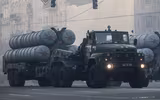 [ẢNH] Ukraine duyệt binh khoe sức mạnh quân sự không thua kém Nga