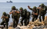 [ẢNH] Toan tính của Nga khi bất ngờ cho thủy quân lục chiến đổ bộ lên bờ biển Syria