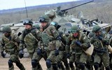 [ẢNH] Toan tính của Nga khi bất ngờ cho thủy quân lục chiến đổ bộ lên bờ biển Syria