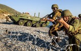 [ẢNH] Toan tính của Nga khi bất ngờ cho thủy quân lục chiến đổ bộ lên bờ biển Syria