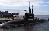 [ẢNH] Sau tàu mặt nước, tới lượt tàu ngầm thế hệ mới của Nga phun khói mù mịt