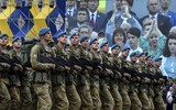 [ẢNH] Quân đội Ukraine sắp được trang bị súng 
