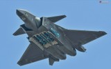 [ẢNH] Tiêm kích tàng hình J-20 lộ điểm yếu lớn khi khoe vũ khí