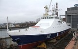 [ẢNH] Tàu chiến Nga rách toạc hông khi chủ động đâm vào tàu kéo Ukraine