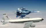 [ẢNH] Su-27 Nga bị chiến đấu cơ NATO 