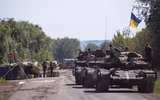 [ẢNH] Xe tăng Ukraine rầm rập tiến về cảng Mariupol khi căng thẳng gia tăng