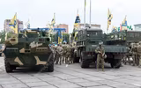 [ẢNH] Xe tăng Ukraine rầm rập tiến về cảng Mariupol khi căng thẳng gia tăng