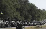 [ẢNH] Xe tăng Ukraine rầm rập tiến về cảng Mariupol khi căng thẳng gia tăng