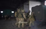 [ẢNH] Quân đội Ukraine ào ạt tiến vào 