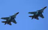 [ẢNH] Sự cố nghiêm trọng gây thiệt hại lớn cho Nga: Hai chiến đấu cơ Su-34 đâm nhau trên không