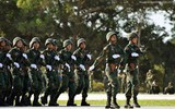 [ẢNH] Galil ACE 32 Việt Nam và QBZ-97B Trung Quốc song hành trong lễ duyệt binh của Lào